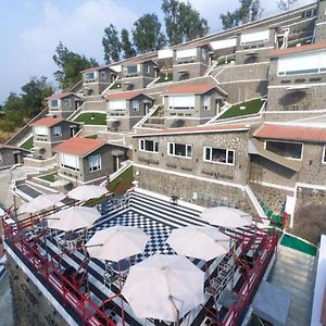 360 South, Khandala